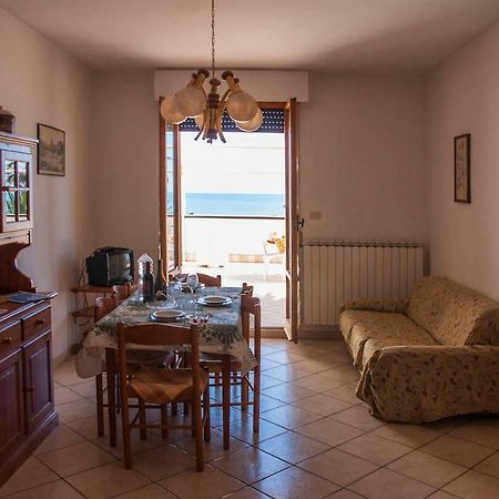 Appartamento Di Antonio Fronte Mare Montesilvano Marina Exterior foto