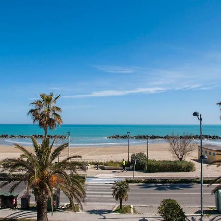 Appartamento Di Antonio Fronte Mare Montesilvano Marina Exterior foto