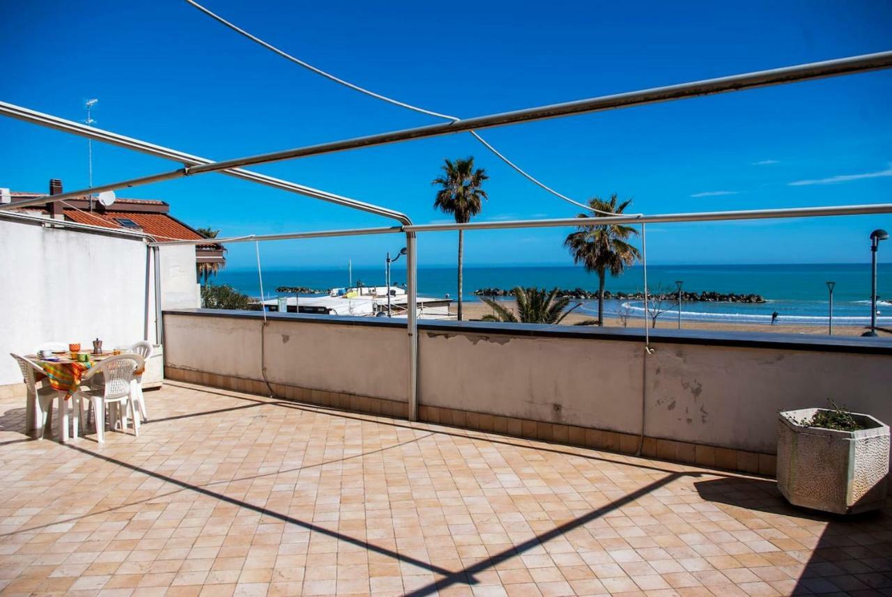 Appartamento Di Antonio Fronte Mare Montesilvano Marina Exterior foto