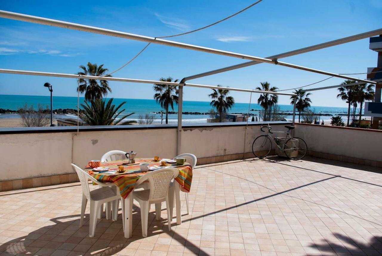 Appartamento Di Antonio Fronte Mare Montesilvano Marina Exterior foto