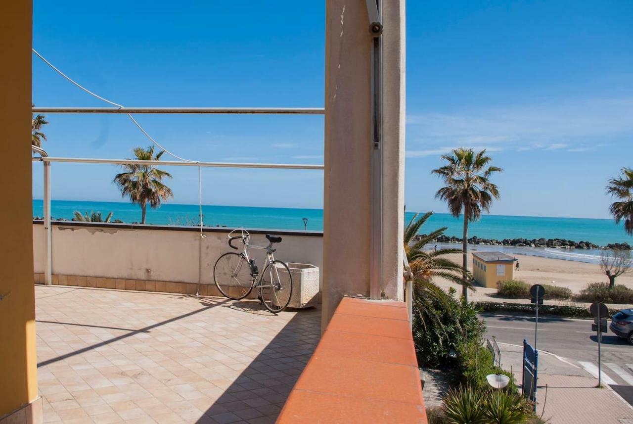 Appartamento Di Antonio Fronte Mare Montesilvano Marina Exterior foto